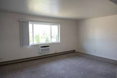 Main picture of 5860 S 116th St