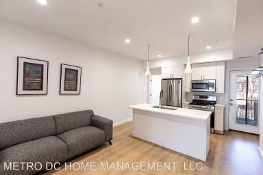 Main picture of 839 19th St NE
