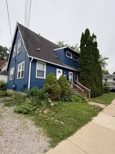 Main picture of 942 Woodlawn Ave