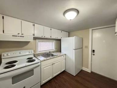 Main picture of 10 Lee Rd