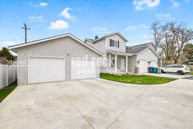 Main picture of 4303 N Bolivar Rd