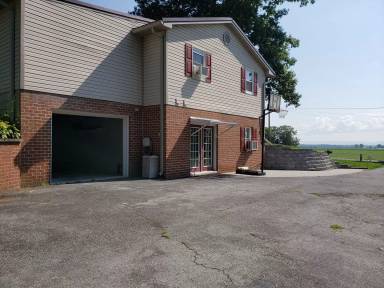 Main picture of 15475 Oak Rd