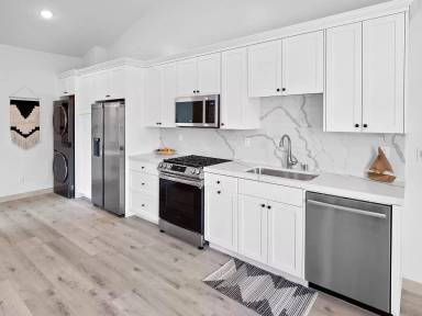 Main picture of 2042 Rue de la Montagne