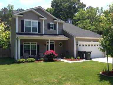 Main picture of 405 Maple Rd