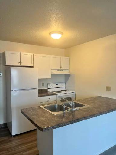 Main picture of 400 Monitor St