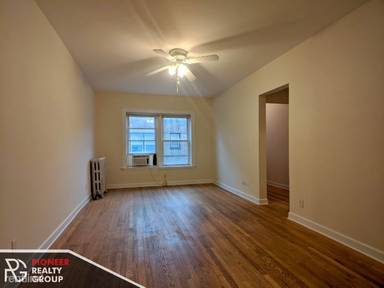 Main picture of 3910-28 N Pine Grove Ave