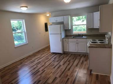 Main picture of 2231 E Washington St