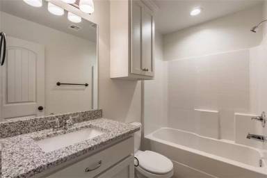 Main picture of 401 Chalk Hill Ct