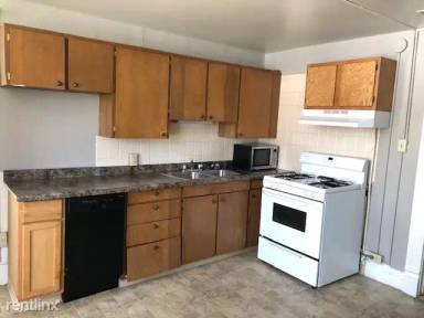 Main picture of 711 E Burlington St