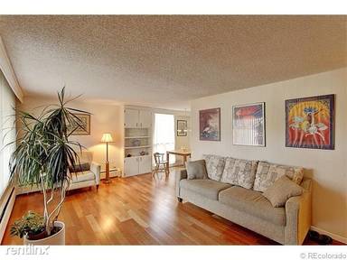 Main picture of 937 N Clarkson St