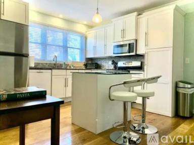 Main picture of 212 Circular St