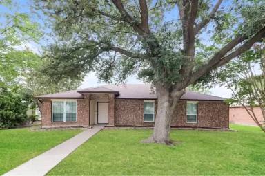 Main picture of 621 Hanover Dr