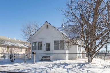 Main picture of 829 8th Ave