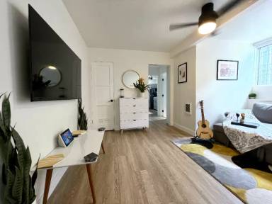 Main picture of 2525 1/2 E St