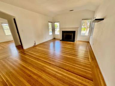 Main picture of 267 Bowling Green St