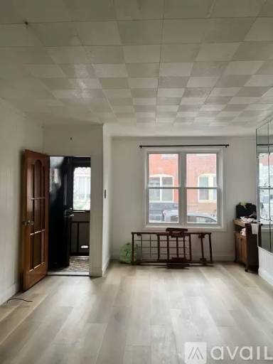 Main picture of 2421 S Lambert St