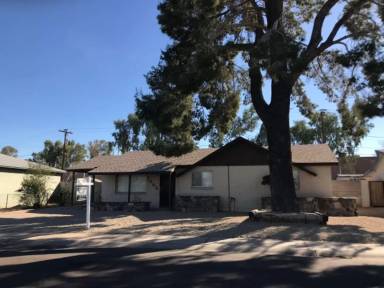 Main picture of 1005 W 19th St