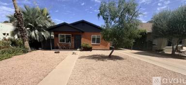 Main picture of 908 E Coronado Rd