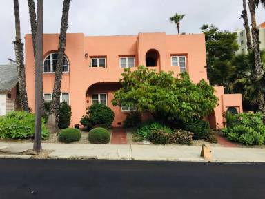 Main picture of 3967 Centre St
