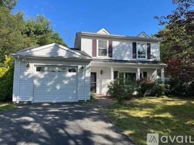 Main picture of 558 Leawood Ave
