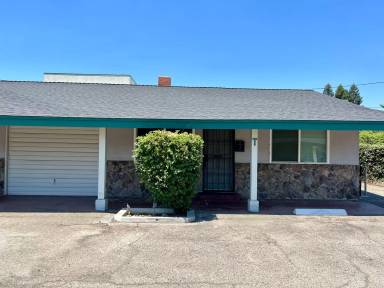 Main picture of 2535 Jensen Ave