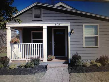 Main picture of 805 W 16th St