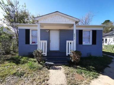 Main picture of 2217 Custer St