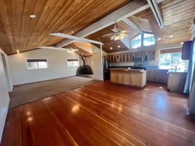 Main picture of 1937 Lilac Ln