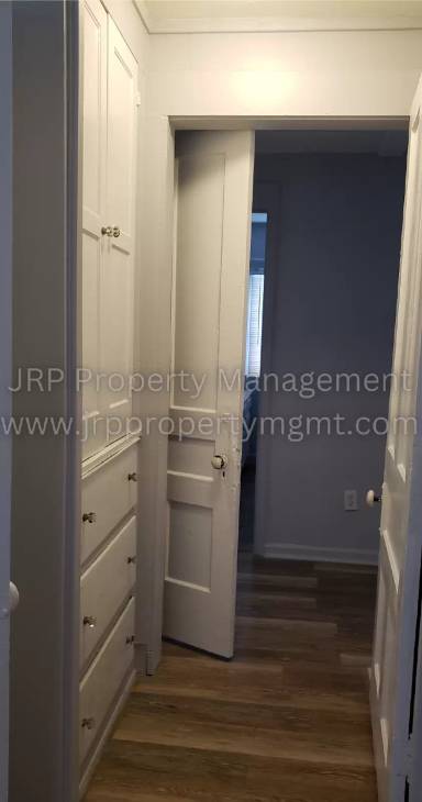 Main picture of 612 1/2 Oakhill Ave