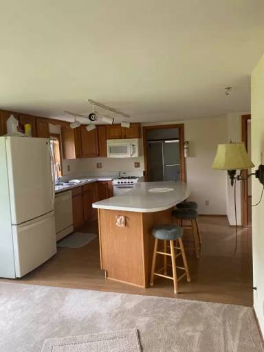 Main picture of 690 S Windsor St