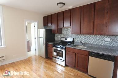 Main picture of 818 W Diversey Pkwy
