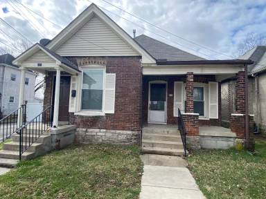 Main picture of 240 E Fourth St
