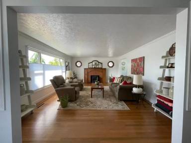Main picture of 1009 S Lincoln St