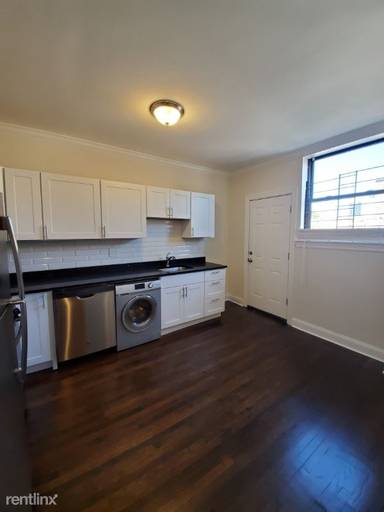 Main picture of 726 W Roscoe St