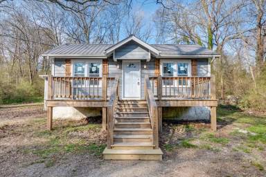Main picture of 320 Rosa St