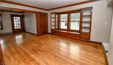 Main picture of 10208 Adelaide Ave