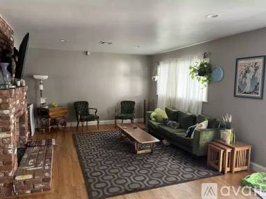 Main picture of 1483 N 1st Ave