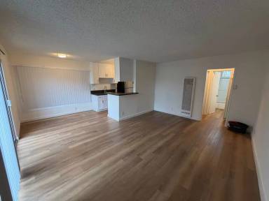 Main picture of 2139 Penmar Ave