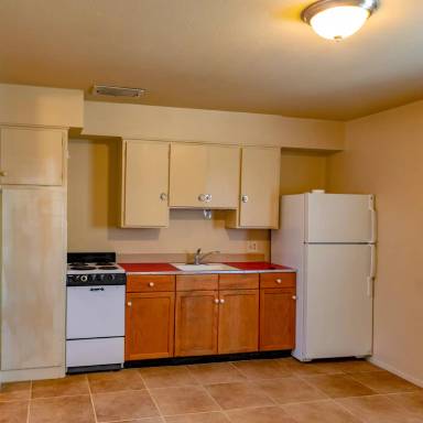 Main picture of 305 W Main St