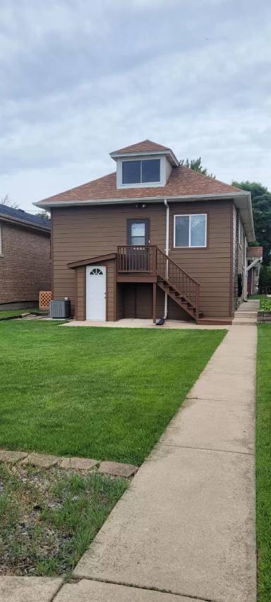Main picture of 9629 S Muskegon Ave