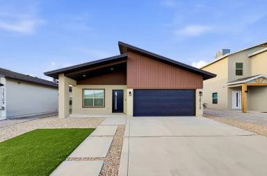 Main picture of 15113 Ambition Ave