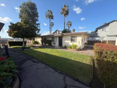 Main picture of 252 N 1st St