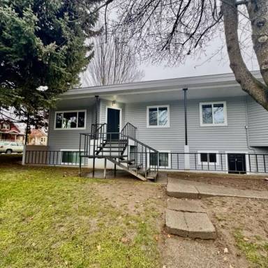 Main picture of 1060 Lincoln Way