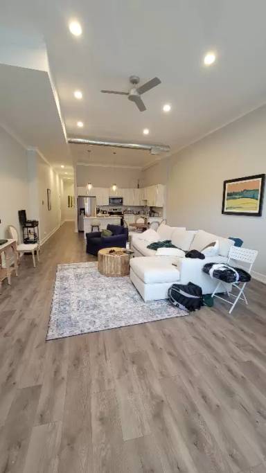 Main picture of 4936 N Lincoln Ave