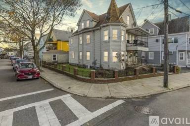 Main picture of 75 Lebanon St