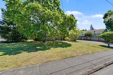 Main picture of 3080 Park Ave NE