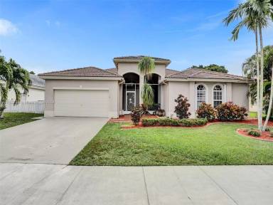 Main picture of 2835 Fairways Dr