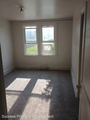 Main picture of 1916 43rd St