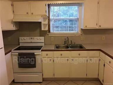 Main picture of 2914 McQueen St
