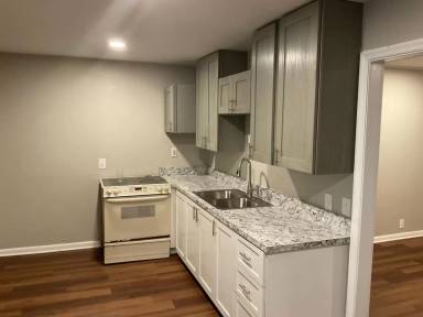 Main picture of 184 SW Warren Ave
